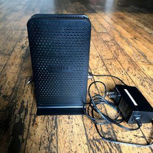 NetGear Dual-Band N600 Router with 8 x 4